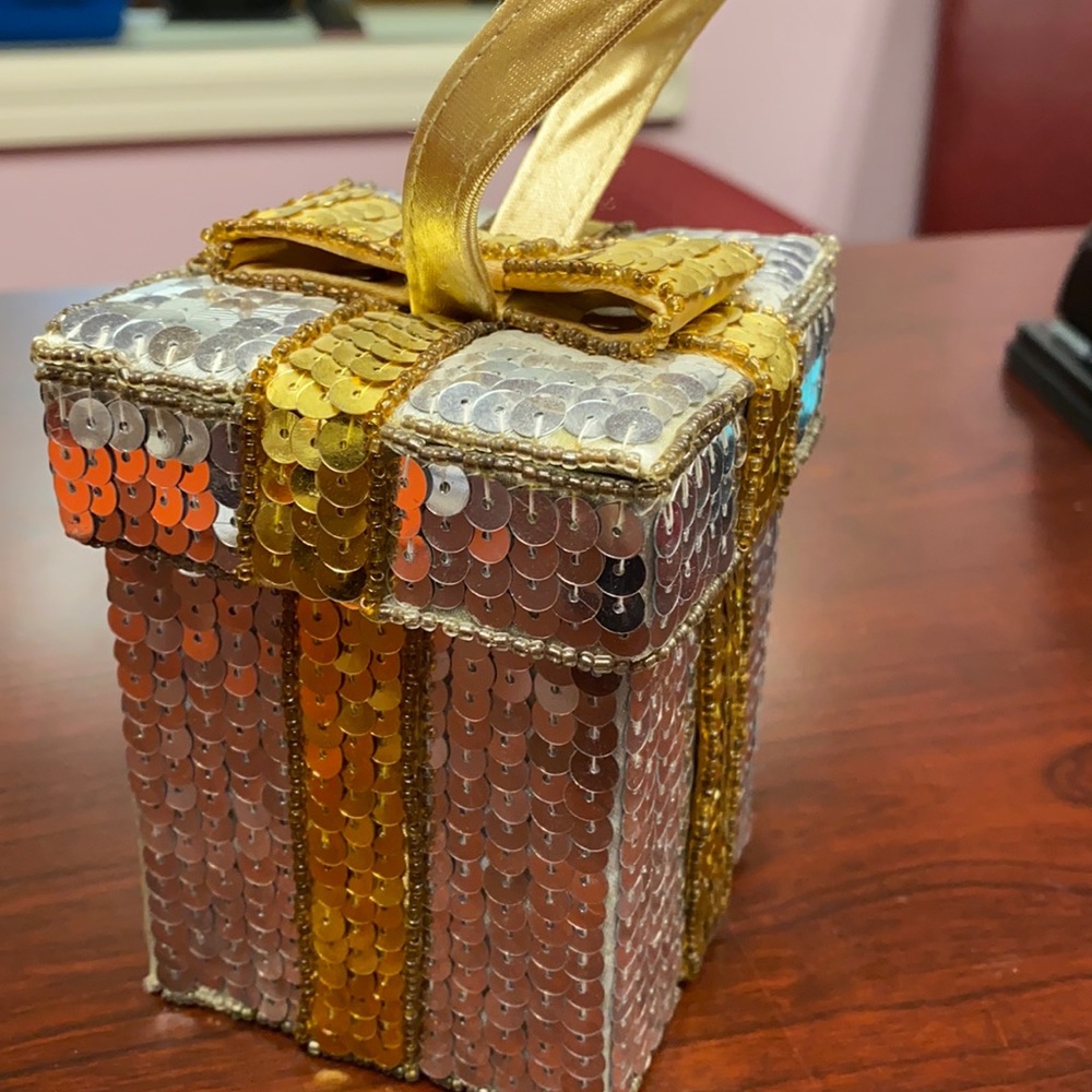 Present purse
